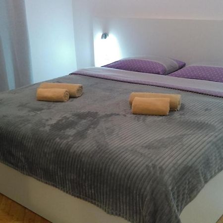 Apartman Borna Starigrad Paklenica Buitenkant foto