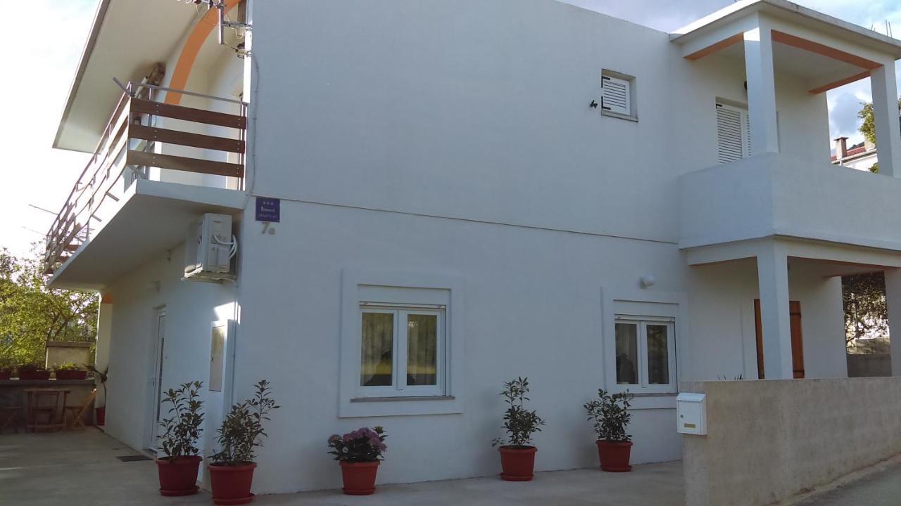 Apartman Borna Starigrad Paklenica Buitenkant foto