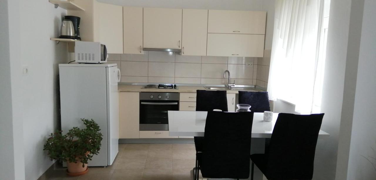 Apartman Borna Starigrad Paklenica Buitenkant foto